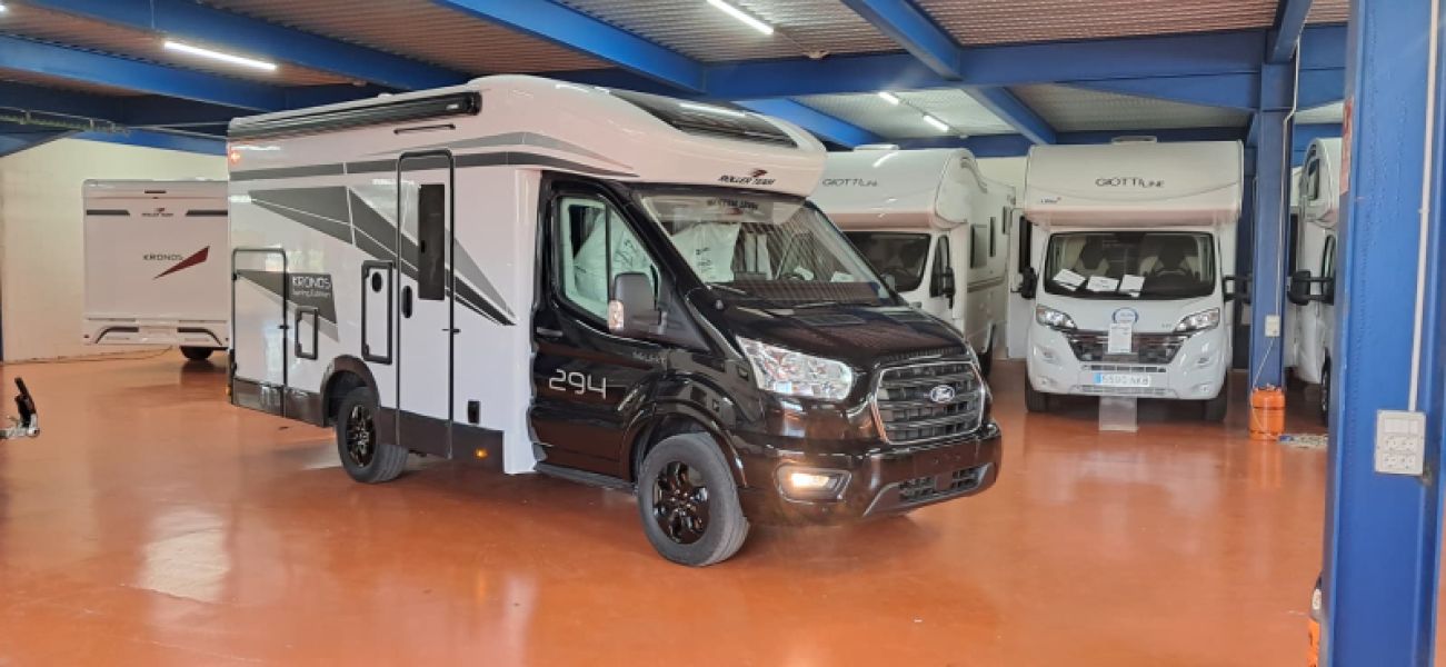 En venta Roller Team Roller Team Ford Kronos Fit 294 TL 165 CV Spring Edition Negro 2026 Barcelona foto 1