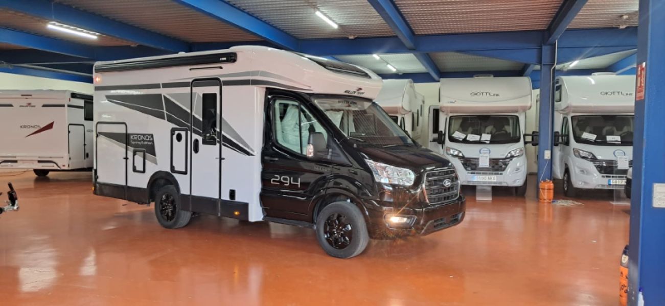 En venta Roller Team Roller Team Ford Kronos Fit 294 TL 165 CV Spring Edition Negro 2026 Barcelona foto 4