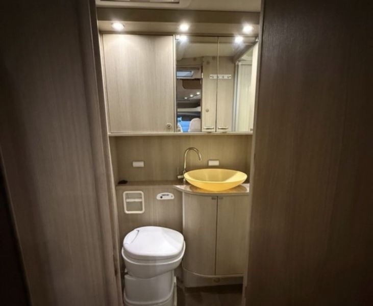 En venta Bürstner IXEO 590 Blanco 2013 Sevilla foto 1