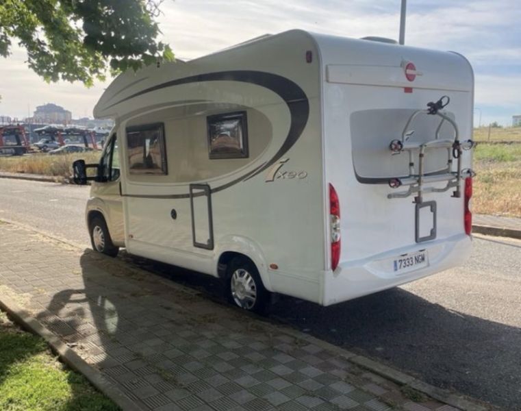 En venta Bürstner IXEO 590 Blanco 2013 Sevilla foto 2