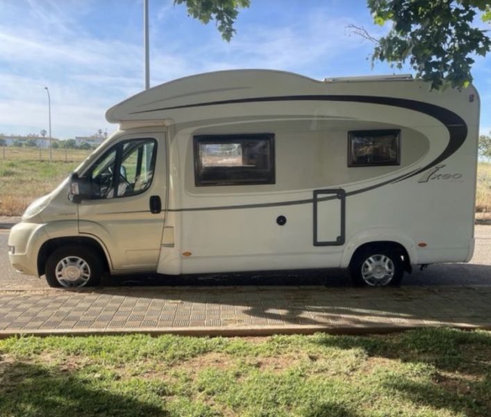 En venta Bürstner IXEO 590 Blanco 2013 Sevilla foto 4