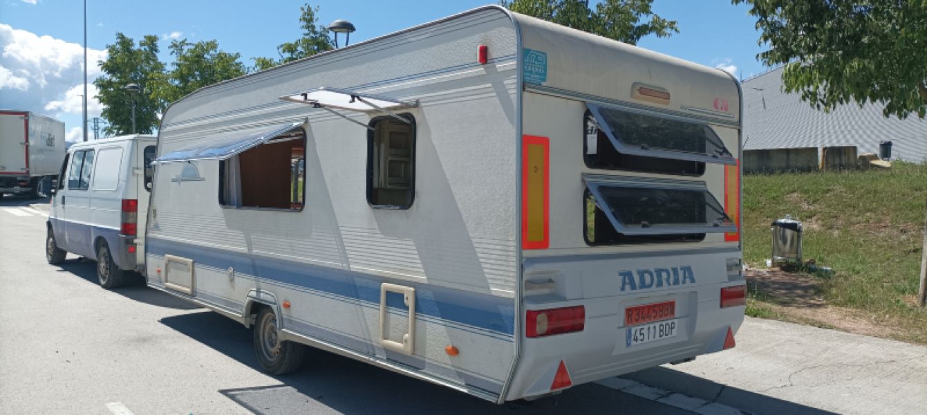 En venta Adria B-542PK Blanco 2001 Barcelona foto 4
