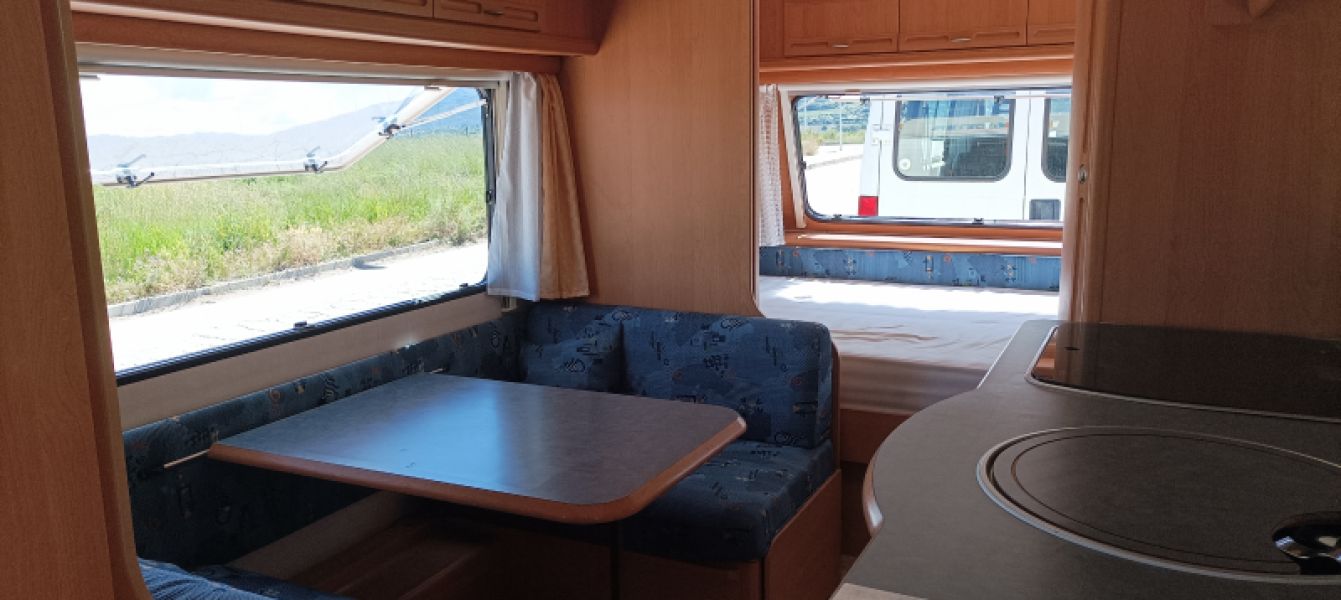 En venta Adria B-542PK Blanco 2001 Barcelona foto 6