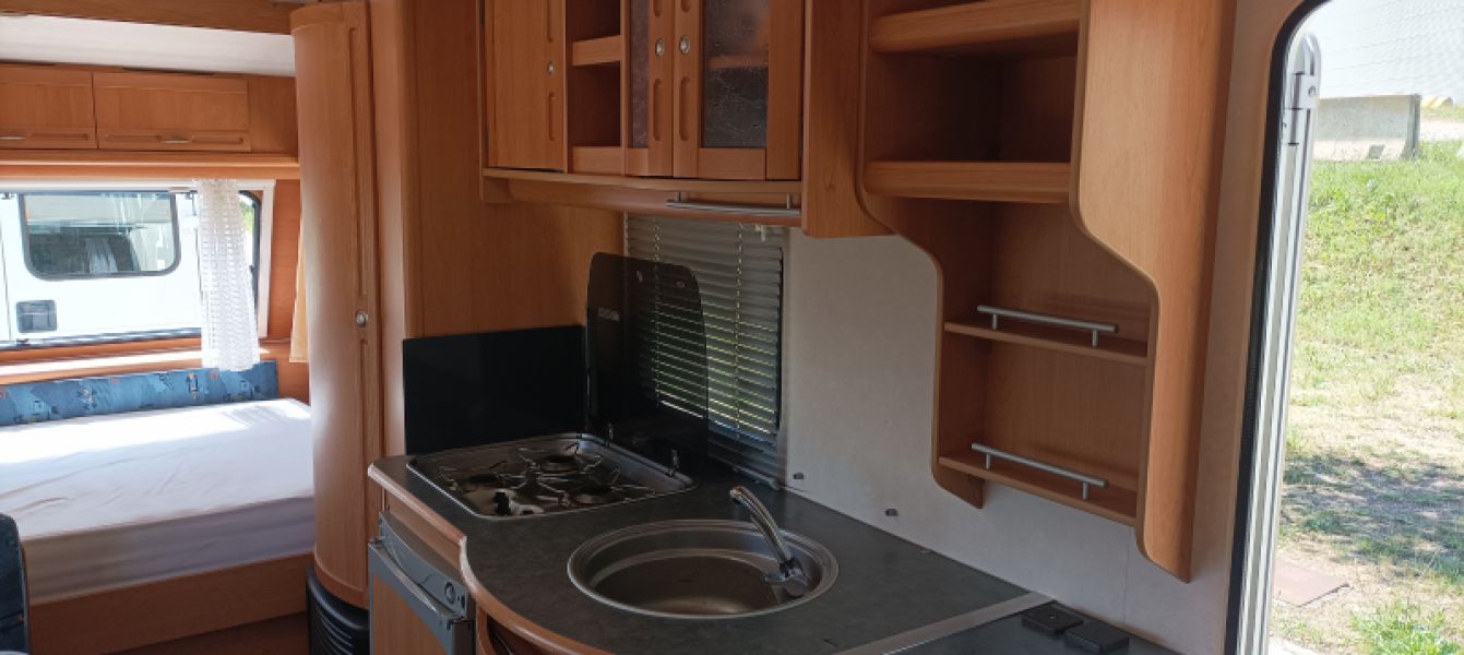En venta Adria B-542PK Blanco 2001 Barcelona foto 7