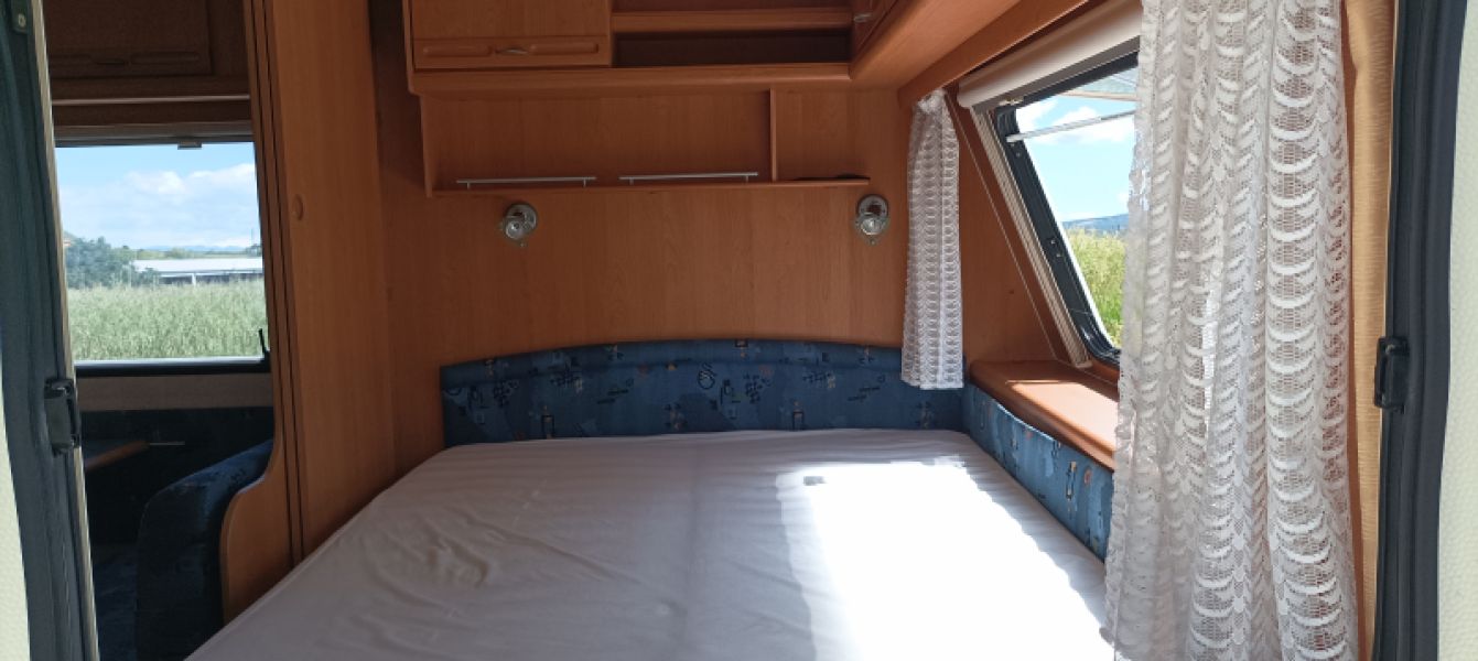 En venta Adria B-542PK Blanco 2001 Barcelona foto 14