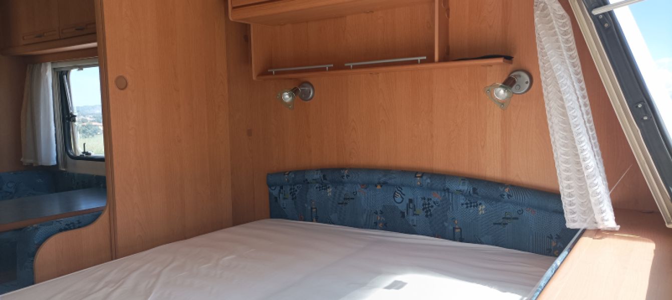 En venta Adria B-542PK Blanco 2001 Barcelona foto 15