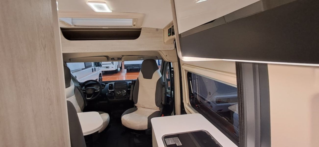 En venta Roller Team Roller Team Citroën Jumper Livingstone GO Van 5 140 CV Blanco 2026 Barcelona foto 12