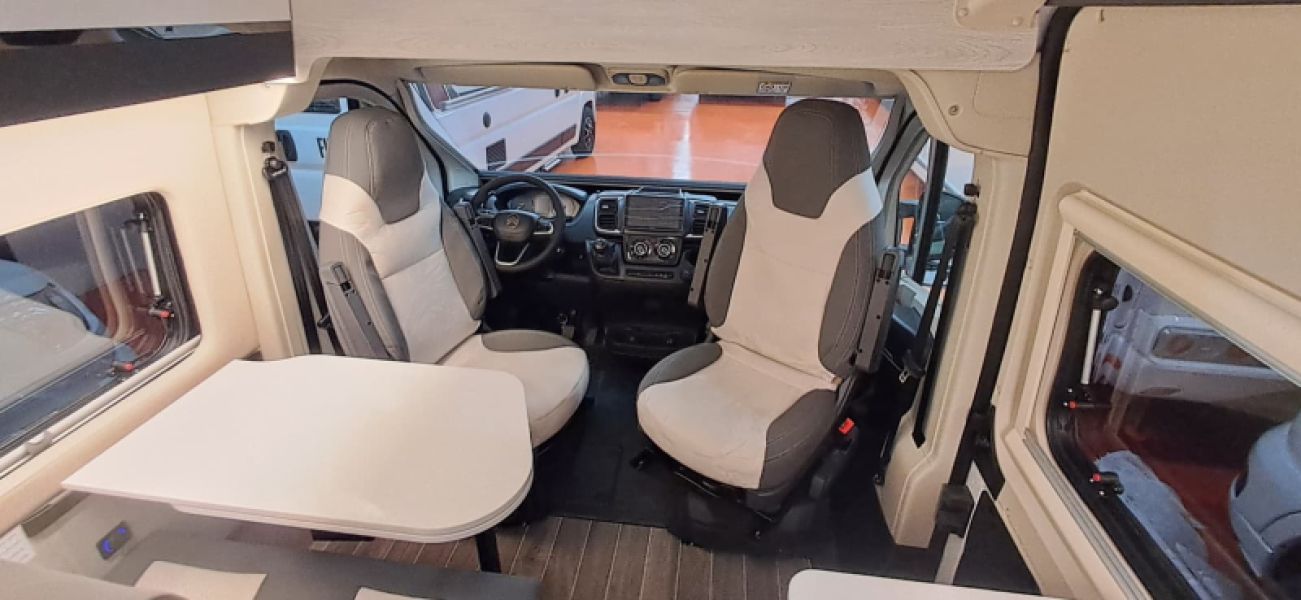 En venta Roller Team Roller Team Citroën Jumper Livingstone GO Van 5 140 CV Blanco 2026 Barcelona foto 13