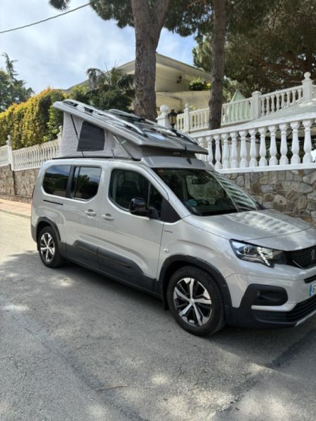 En venta Peugot Rifter larga diesel automatica 130 cv Beige 2021 Barcelona foto 1