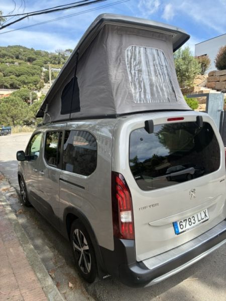 En venta Peugot Rifter larga diesel automatica 130 cv Beige 2021 Barcelona foto 2