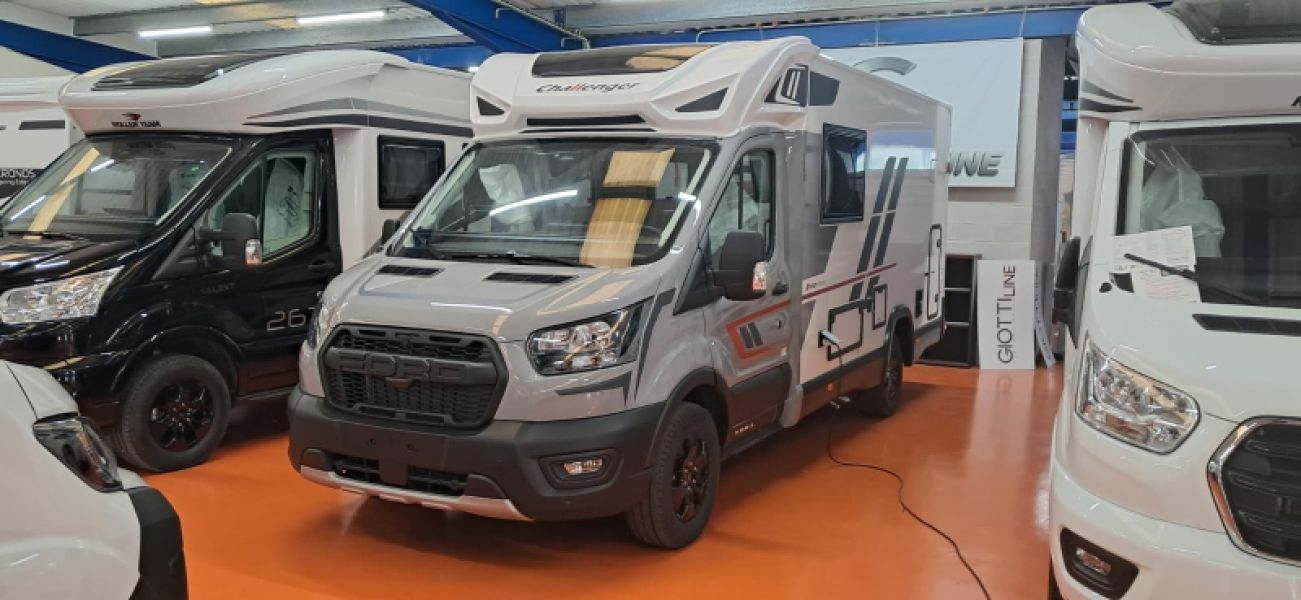 En venta Challenger Challenger Ford Slim Trail S294 Sport Edition 165 CV Automatic Gris 2026 Barcelona foto 1
