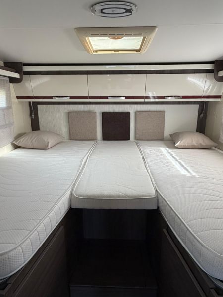 En venta McLouis DIAMOND MC4 73G Multijet2  2.3 150CV Blanco 2017 Barcelona foto 4