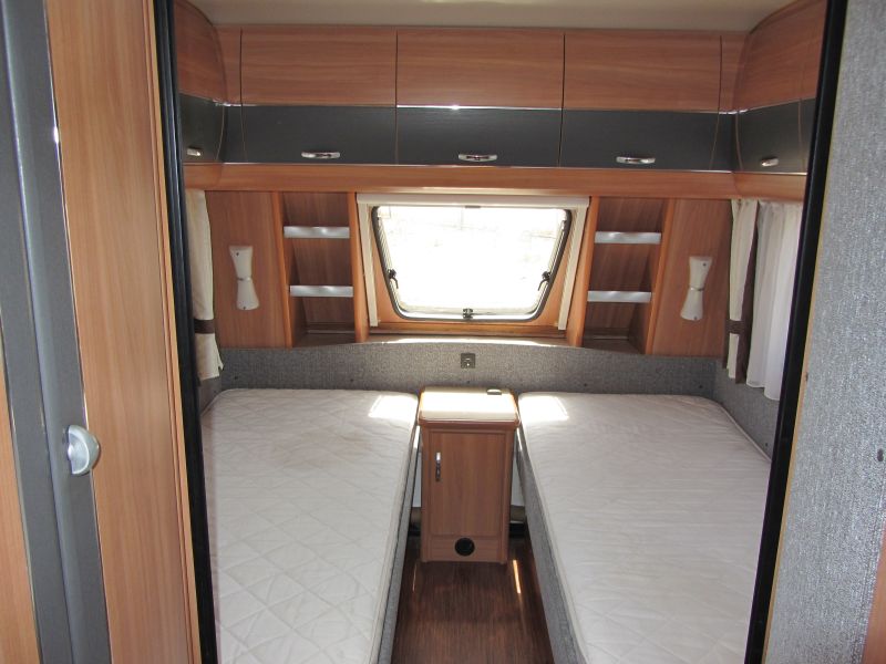 En venta Hobby LUXE 550 Blanco 2010 Sevilla foto 5