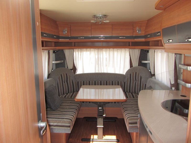 En venta Hobby LUXE 550 Blanco 2010 Sevilla foto 6