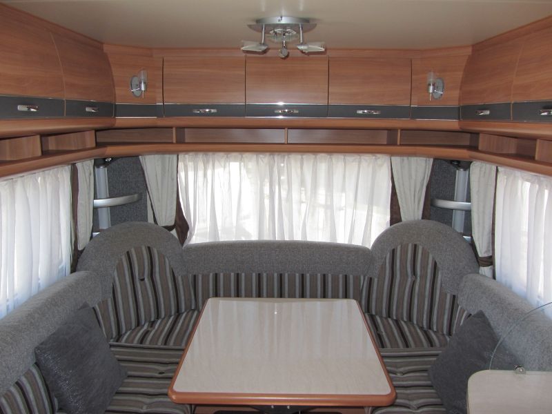 En venta Hobby LUXE 550 Blanco 2010 Sevilla foto 10