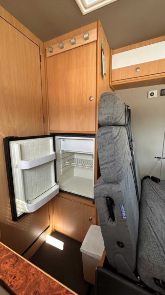 En venta Renault Master 140Dci L2H2 Blanco 2006 Madrid foto 4