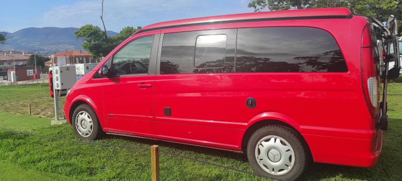 En venta Mercedes-Benz Viano Marco Polo 2.2 CDI 150 CV W639 Rojo 2007 Álava foto 20