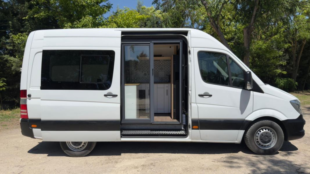 En venta Mercedes-Benz Sprinter 314 L2H2 Blanco 2018 Madrid foto 1