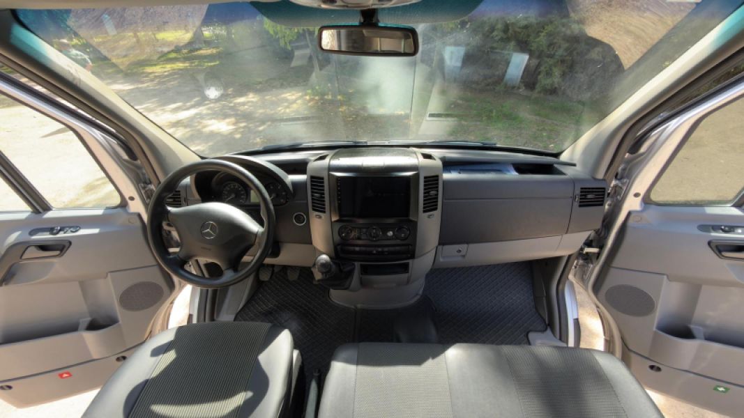 En venta Mercedes-Benz Sprinter 210 L2H1 Metálico 2016 Madrid foto 14