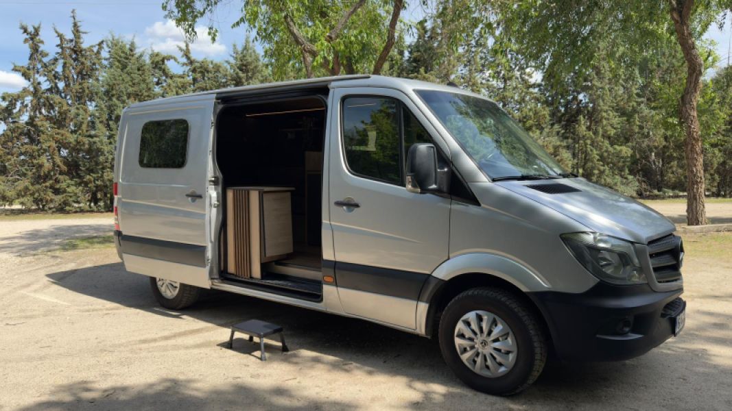 En venta Mercedes-Benz Sprinter 210 L2H1 Metálico 2016 Madrid foto 1