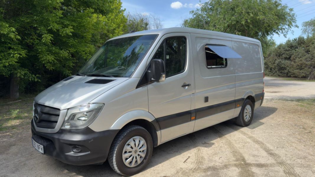 En venta Mercedes-Benz Sprinter 210 L2H1 Metálico 2016 Madrid foto 15