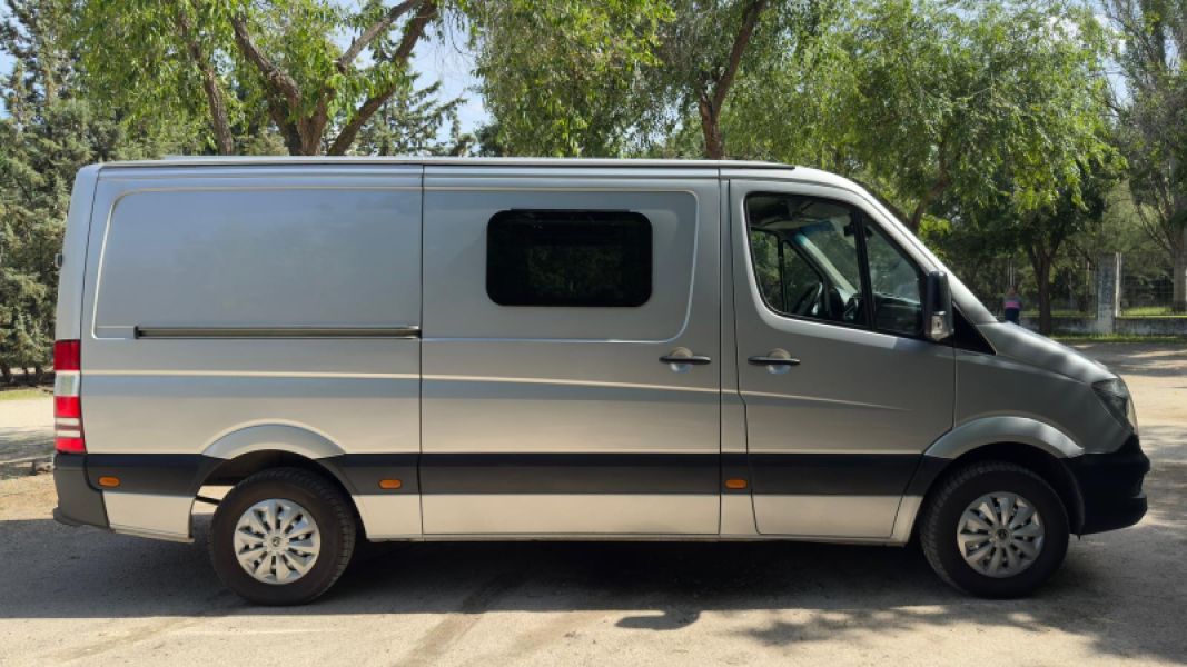 En venta Mercedes-Benz Sprinter 210 L2H1 Metálico 2016 Madrid foto 3