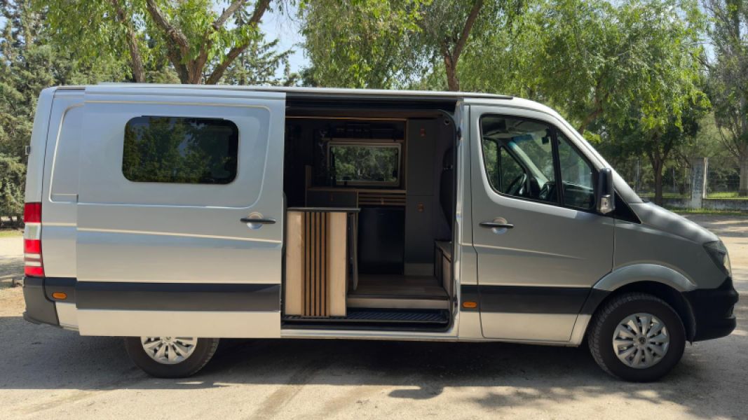 En venta Mercedes-Benz Sprinter 210 L2H1 Metálico 2016 Madrid foto 2