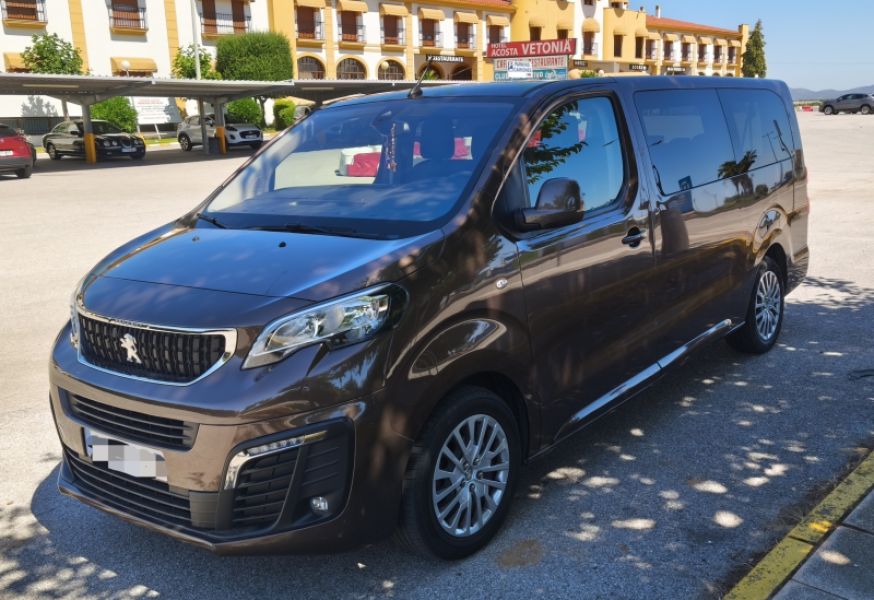 En venta Peugot Traveller Business HDI 120 Long Marrón 2021 Badajoz foto 2