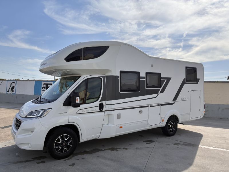 En venta Adria Coral XL Plus 160CV Blanco 2021 Zamora foto 2