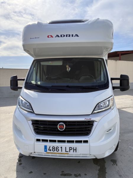 En venta Adria Coral XL Plus 160CV Blanco 2021 Zamora foto 3