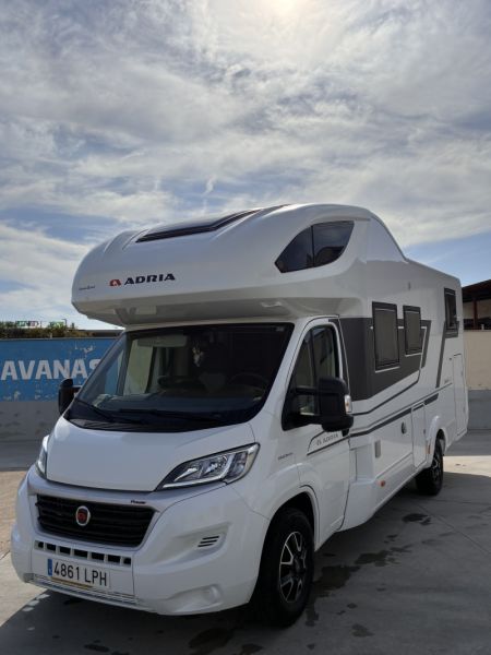 En venta Adria Coral XL Plus 160CV Blanco 2021 Zamora foto 4