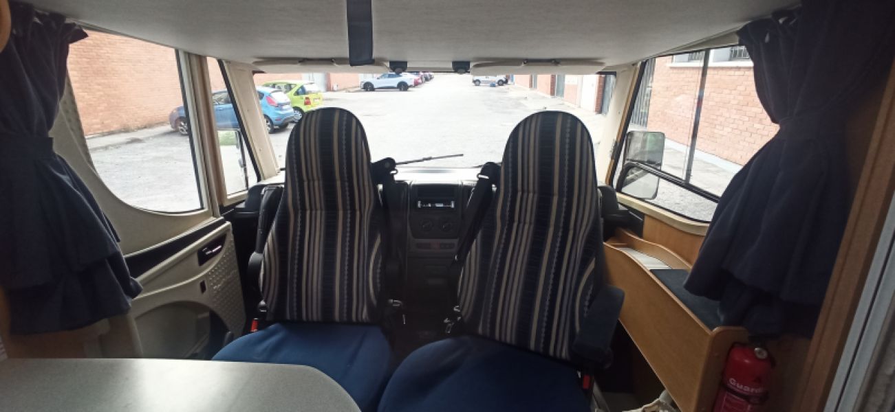 En venta Dethleffs Globebus i1 integral Blanco 2007 Álava foto 13