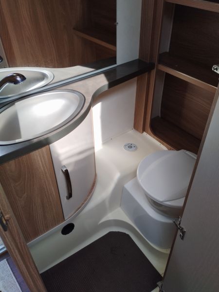 En venta Bürstner Premio 395TS Blanco 2016 Madrid foto 6