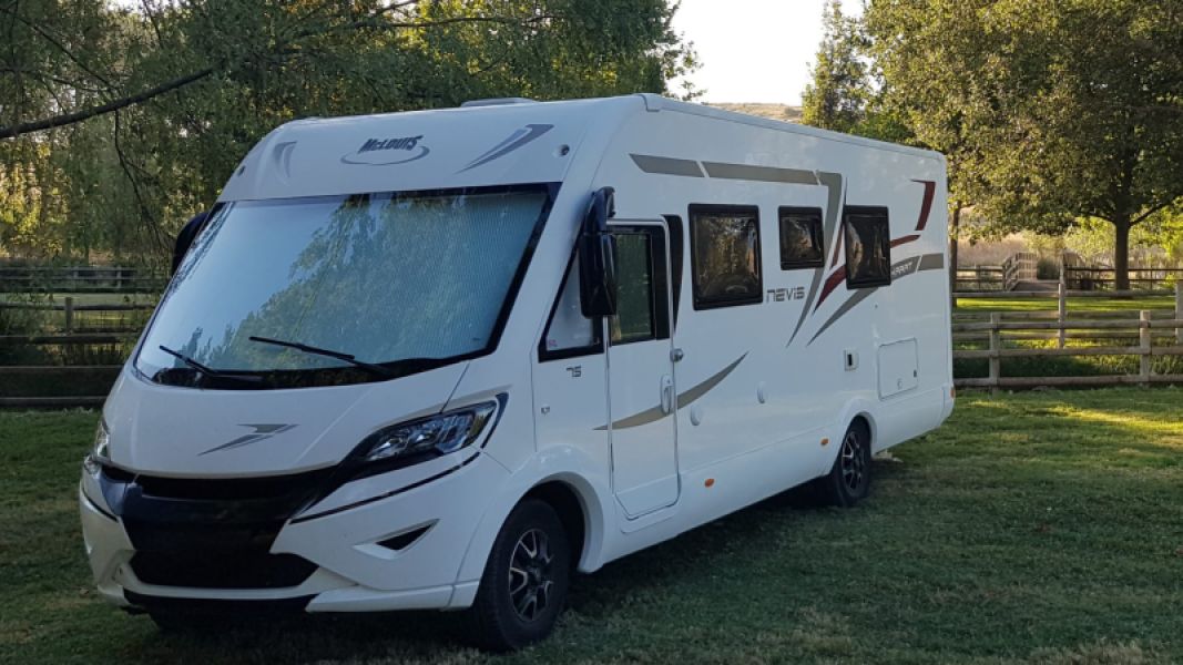 En venta McLouis Nevis 75 Karat Blanco 2017 Barcelona foto 1