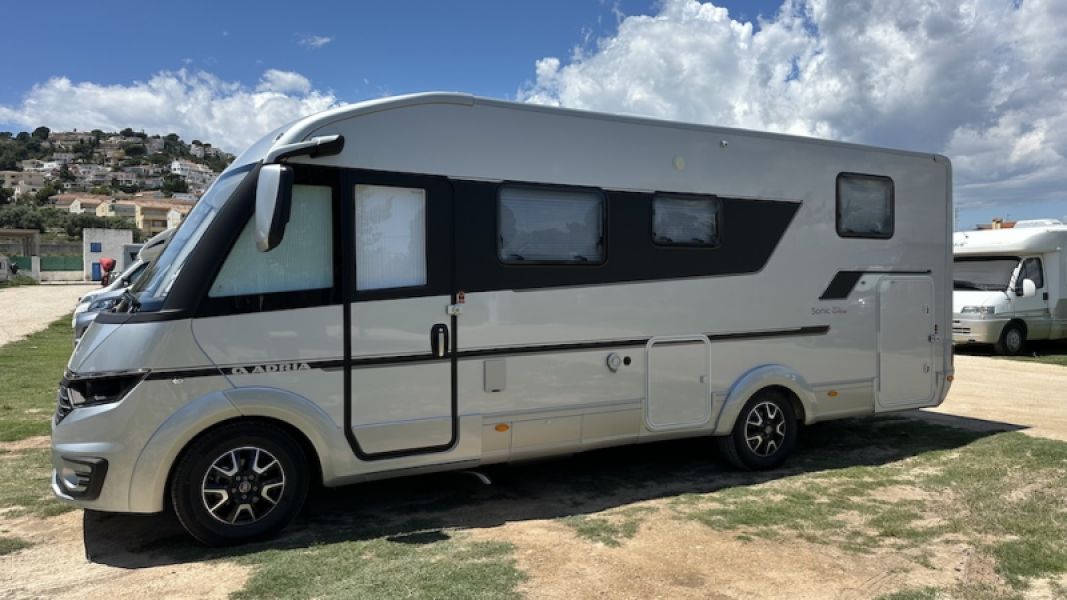 En venta Adria SONIC SUPREME 710 SL Gris 2019 Lleida foto 3