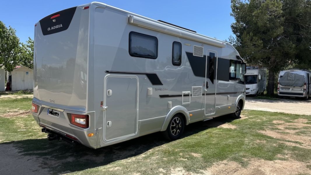 En venta Adria SONIC SUPREME 710 SL Gris 2019 Lleida foto 5
