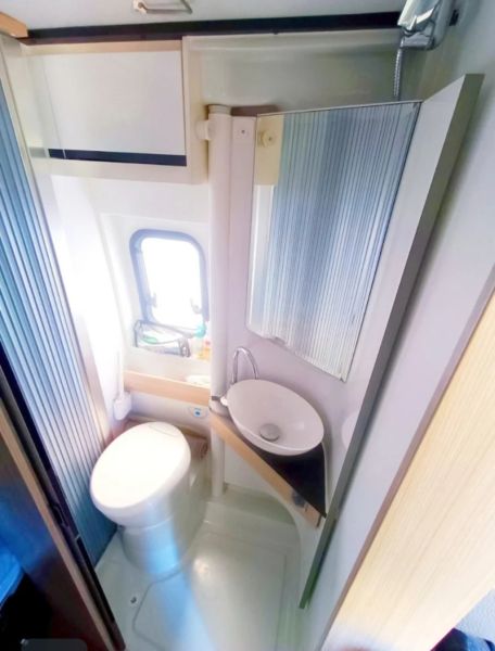 En venta Adria Twin 600 family plus Blanco 2021 Valencia foto 5