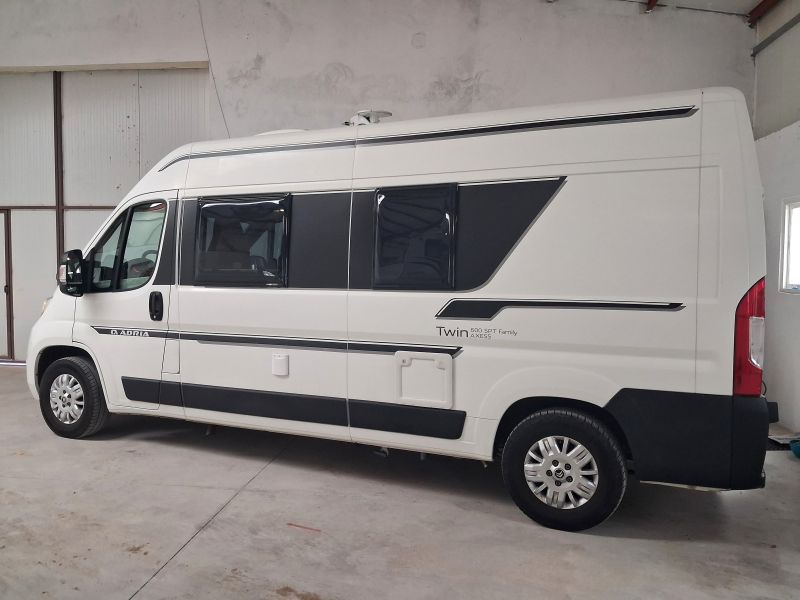 En venta Adria Twin SPT Family 600 Blanco 2019 Alicante foto 1
