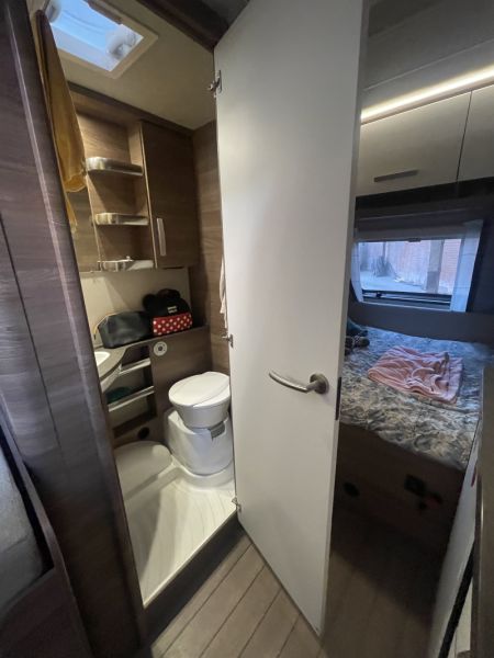 En venta Knaus 420 qd silver selection  Blanco 2020 León foto 2