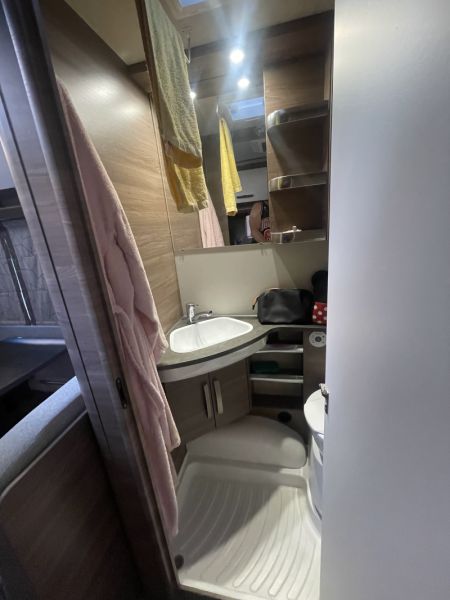En venta Knaus 420 qd silver selection  Blanco 2020 León foto 3