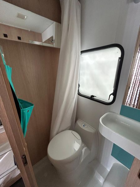 En venta Adria Aviva 360DK  Blanco 2022 Madrid foto 6