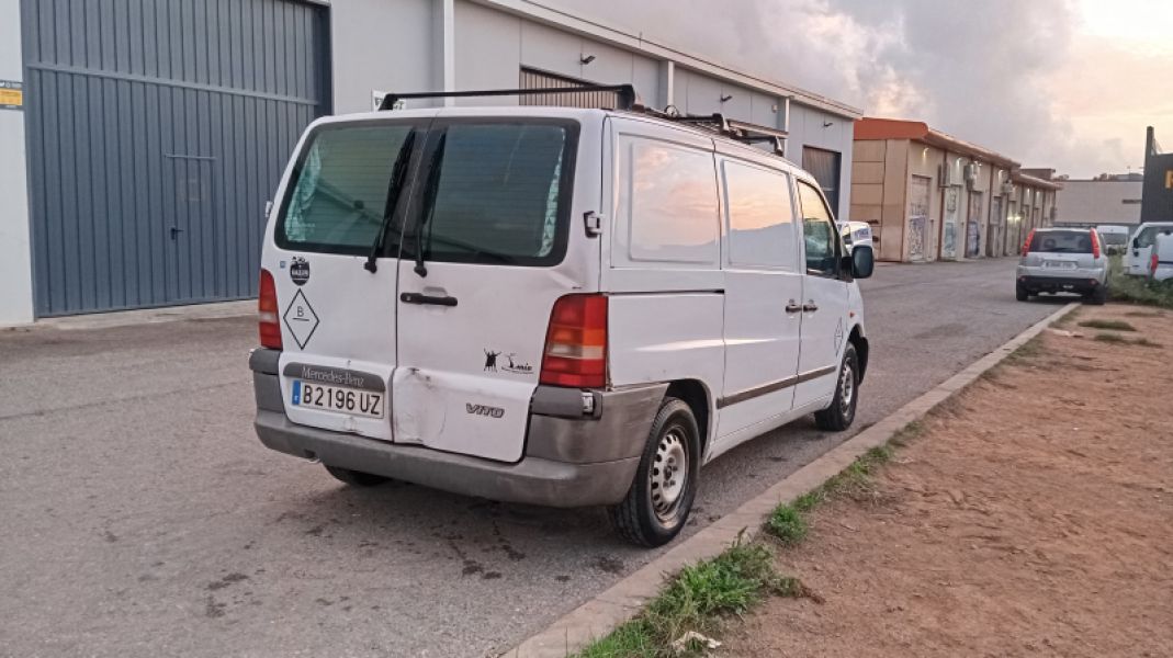 En venta Mercedes-Benz Vito Blanco 1999 Barcelona foto 2