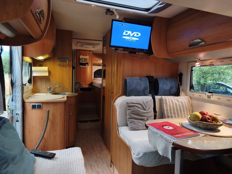 En venta Hymer / Eriba / Hymercar 686R Blanco 2010 Tarragona foto 6