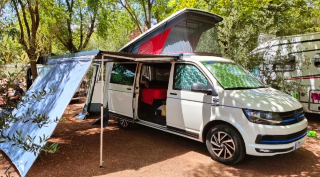 En venta Volkswagen Multivan (California Beach) Blanco 2019 Madrid foto 1