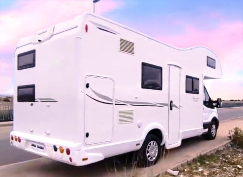 En venta CI International 700M Blanco 2021 Murcia foto 3
