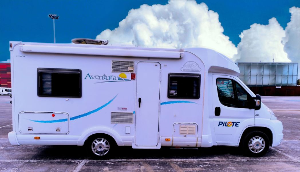 En venta Pilote P670XTP Blanco 2007 Murcia foto 3
