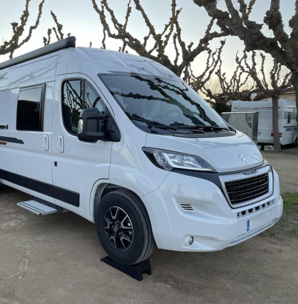En venta Peugot WEINSBERG CARABUS MQ600 Blanco 2022 Barcelona foto 1