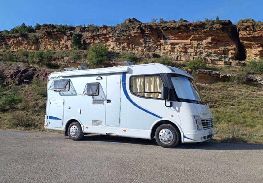 En venta Dethleffs Globebus Integral Azul 2008 Navarra foto 1