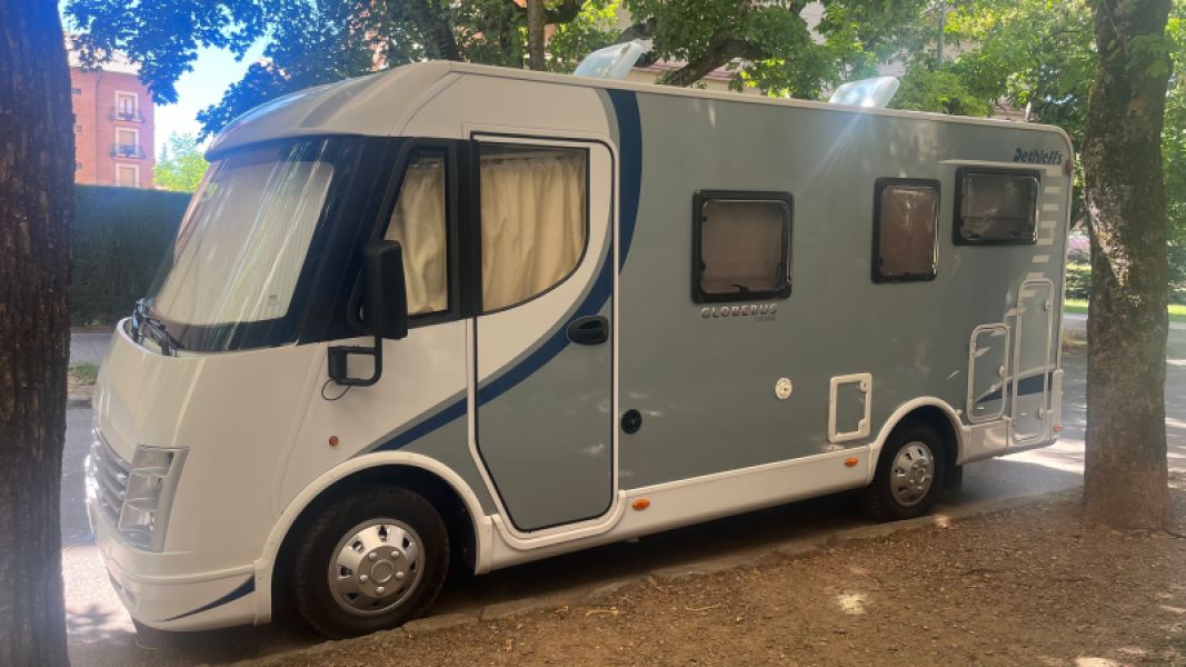 En venta Dethleffs Globebus Integral Azul 2008 Navarra foto 4