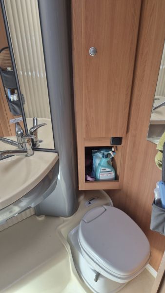 En venta Dethleffs Globebus Integral Azul 2008 Navarra foto 17